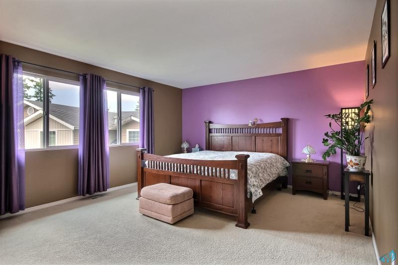 exposio_07_master_bedroom_01_1221_142nd_st_s.jpg